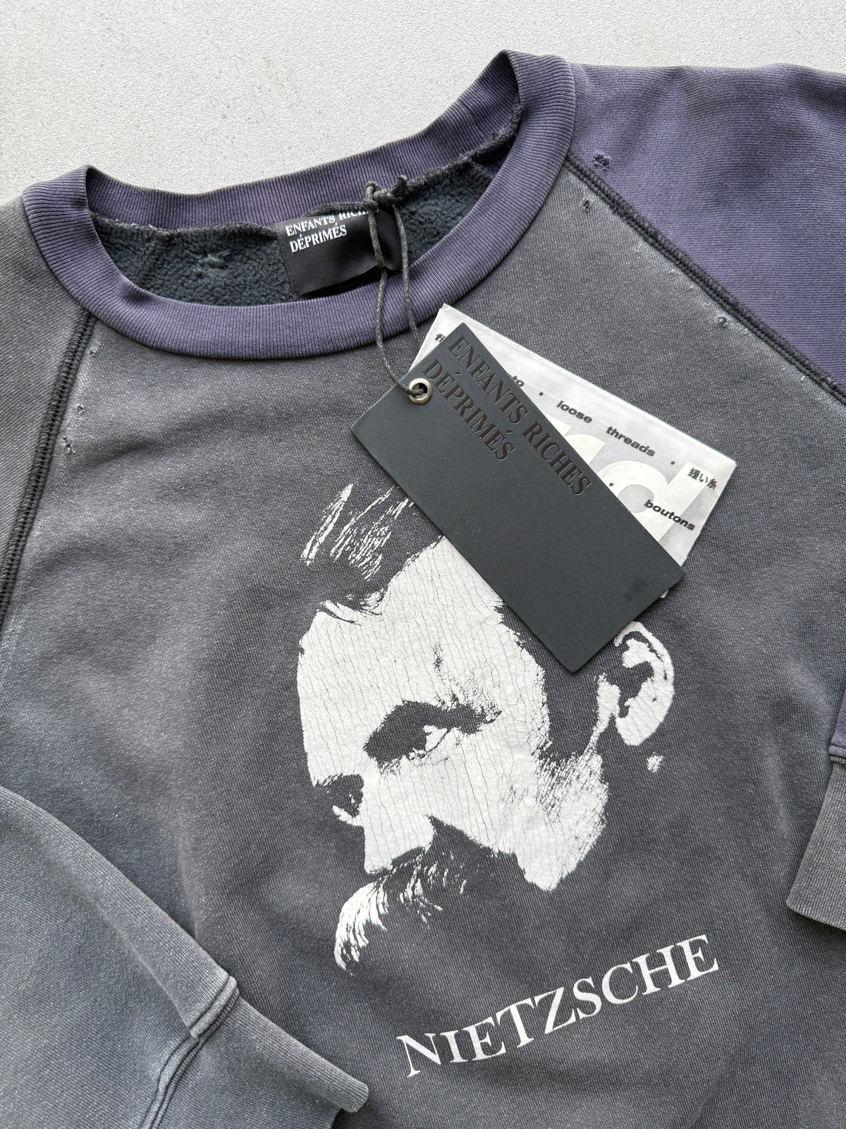 ENFANTS RICHES DÉPRIMÉS - NIETZSCHE RAGLAN SWEATSHIRT